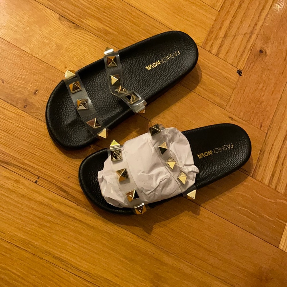 Fashion nova slides